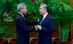 Wang Yi Singapurlu mevkidaşı Balakrishnan’la görüştü
