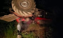 Sivas'ta devrilen traktördeki çift, hayatını kaybetti
