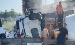 Küçükçekmece D-100 yan yolda beton mikseri devrildi; trafik durma noktasına geldi