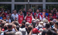İzmir'de sendikalar, Cemil Tugay'ı "grev kırıcılığı" yapmakla suçladı