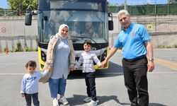 Otobüse binen 2 kardeş, şoförün dikkatiyle ailesine kavuştu