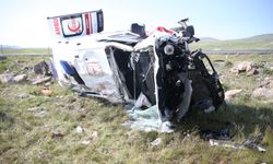 Ambulans şarampole devrildi, 4 sağlıkçı yaralandı