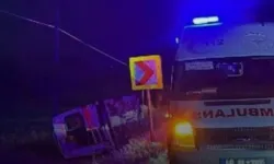 Ambulans şarampole devrildi, 4 sağlıkçı yaralandı