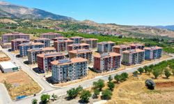 Depremzedeler yeni yuvalarında bayram yaptı