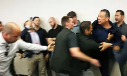 ABD'de toplantıda soru sormak isteyen senatör yaka paça gözaltına alındı