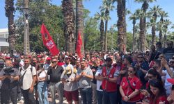 İzmir'de grev 6. gününde: Konak'ta çöp yığınları oluştu