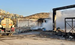 İzmir'de geri dönüşüm tesisinde çıkan yangın söndürüldü