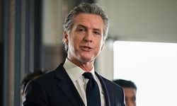 California Valisi Newsom: 'Demokrasi gözlerimizin önünde saldırı altında'