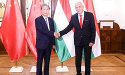 Çin Ulusal Halk Kongresi Başkanı Zhao Leji Macaristan'da