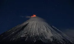 Rusya'da deprem sonrası yanardağ faaliyete geçti