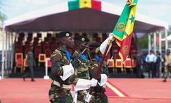 Senegal sömürgeciliğe son noktayı koydu; Fransa üslerini terketti!