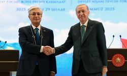 Erdoğan, Tokayev'e Devlet Nişanı tevcih etti