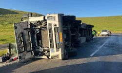 Marmara otoyolunda kaza: Tır şarampole devrildi!