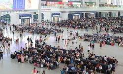 Çin'de yaz tatilinde 600 milyon kişi trenle yolculuk yaptı