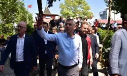 Özel, 6,1 şiddetinde depremin yaşandığı Sındırgı'da konuştu