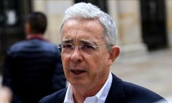Kolombiya'da mahkeme Uribe'nin ev hapsini kaldırdı