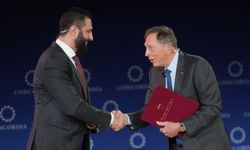 10 milyon dolarlık ödülden ‘samimi’ sohbete: Şara ve Eski CIA Şefi yan yana