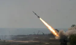 Husiler, Yemen'i füze ve İHA'larla hedef aldı