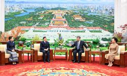 Xi Jinping, Tayland Kralı ile görüştü