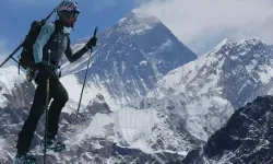 Dünyada bir ilk: Andrzej Bargiel Everest'ten oksijen tüpsüz kayarak indi