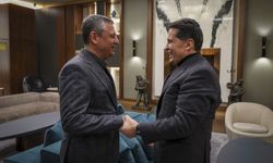 Özgür Özel, tahliye olan Ahmet Özer ile buluştu