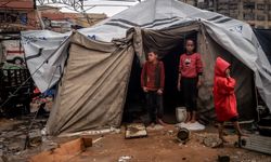 Gazze’de yağmur çadırları bastı: İnsani dram derinleşiyor