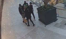 AVM'de futbolcuya silah çekti! Olay anı güvenlik kamerasına yansıdı...