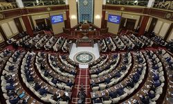 Kazakistan LGBT propagandasını yasaklayan yasayı onayladı