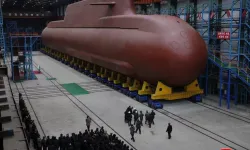 Kim Jong Un, yeni nükleer denizaltıyı inceledi!