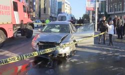 Son dakika... Şişli'de ters yönden gelen otomobil yayalara çarptı!