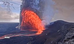 Hawaii'deki Kilauea Yanardağı yeniden lav püskürttü: Uzmanlar uyardı