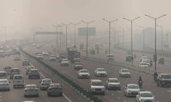 Yeni Delhi’de hava kirliliği alarmı: Okullarda hibrit eğitime geçildi