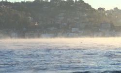İstanbul Boğazı’nda deniz yüzeyinden buhar yükseldi