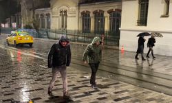 Meteoroloji uyarmıştı: İstanbul’da sağanak gece boyu etkisini artırdı