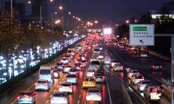 İstanbul’da ilk iş gününde yağmur trafiği: Yoğunluk yüzde 90’a çıktı