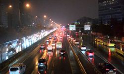 Yağış İstanbul trafiğini kilitledi: Yoğunluk yüzde 76’ya çıktı