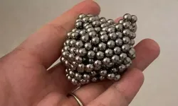 Karın ağrısı şikayetiyle hastaneye geldi: Midesinden mıknatıs çıktı!