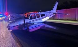Florida’da dehşet anları: Uçak otoyola inerken araca çarptı