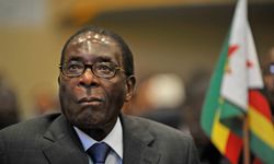 İngiltere, Zimbabve lideri Mugabe'yi "Saddam modeliyle" devirmeyi tartışmış