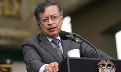 Petro: Kolombiya uyuşturucu bahane edilerek tehdit ediliyor