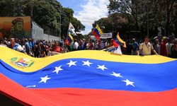 AP: Rusya, Venezuela’daki diplomatlarının ailelerini tahliye ediyor