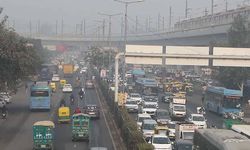 Yeni Delhi’de hava kirliliği alarmı: Yüzde 50 evden çalışma zorunluluğu