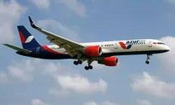 Rusya'nın Azur Air uçağı havada alarm verdi