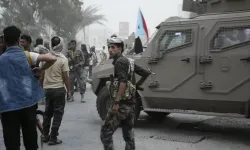 Arap Koalisyonu'ndan Yemen'e hava saldırısı; GGK Başkanı Zubeydi kaçtı