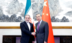 Çin'den İran'a destek: Wang Yi, İranlı mevkidaşıyla görüştü