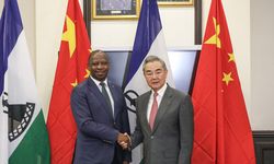 Wang Yi Lesotholu mevkidaşıyla bir araya geldi