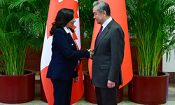 Wang Yi, Kanadalı mevkidaşıyla bir araya geldi