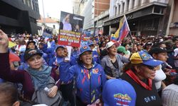 Venezuela halkı Maduro için sokaklarda