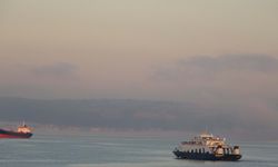 Çanakkale boğazına sis çöktü: Göz gözü görmüyor!