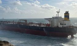 Petrol tankeri fırtına nedeniyle karaya oturdu